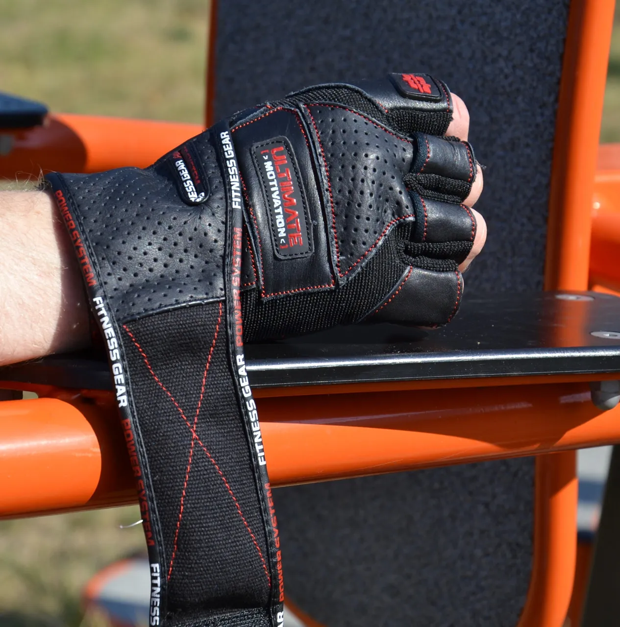 Перчатки для фитнеса Power System PS-2810 Ultimate Motivation Black/Red Line M