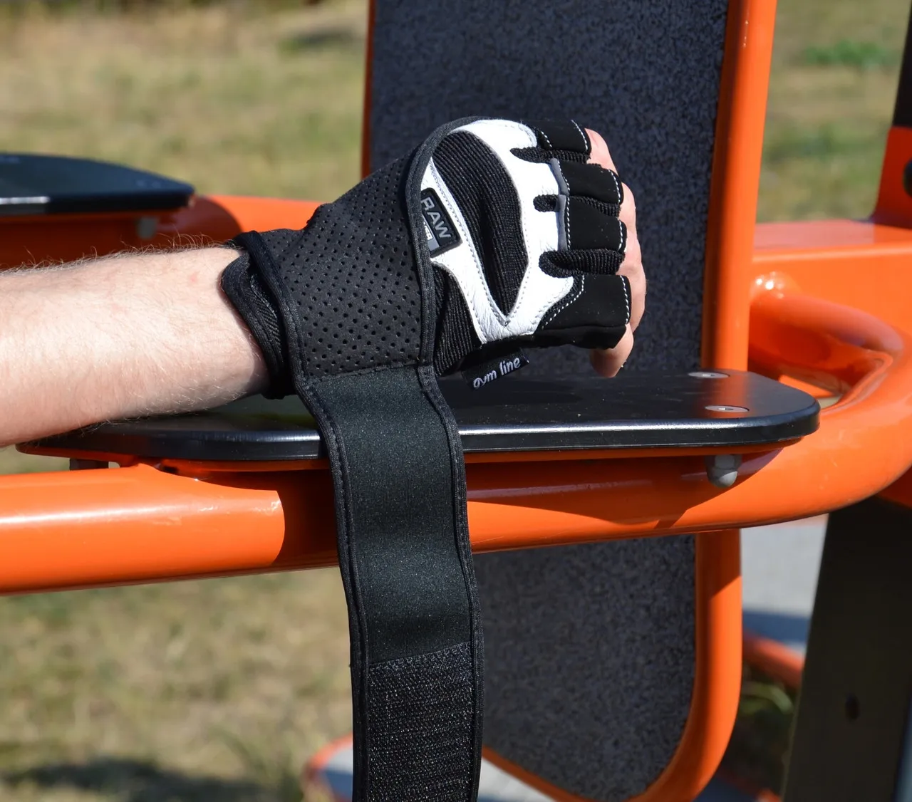 Перчатки для фитнеса Power System PS-2850 Raw Power Black/White M