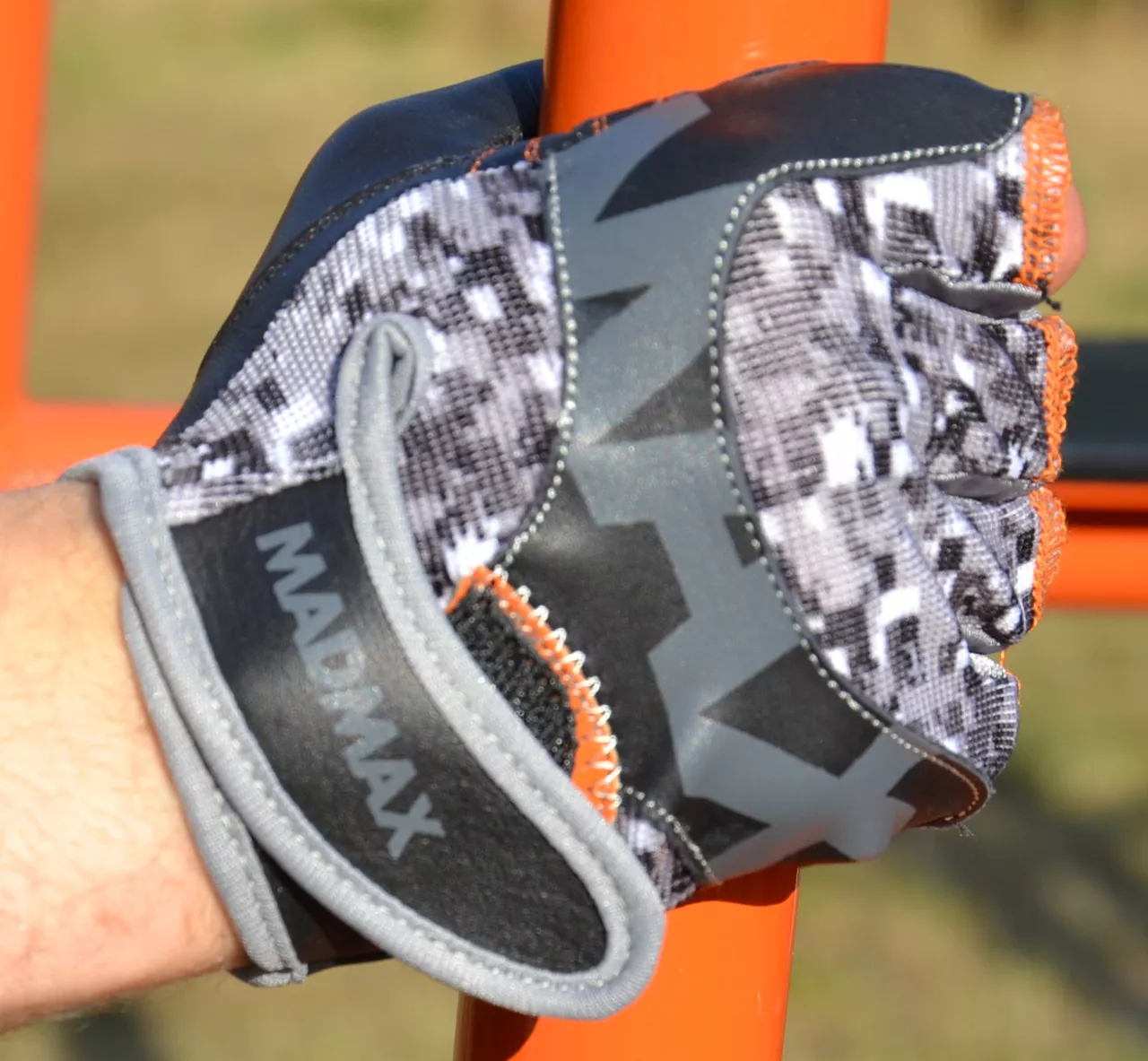 Рукавички для фітнесу MadMax MFG-831 Grey/Digital Camo S