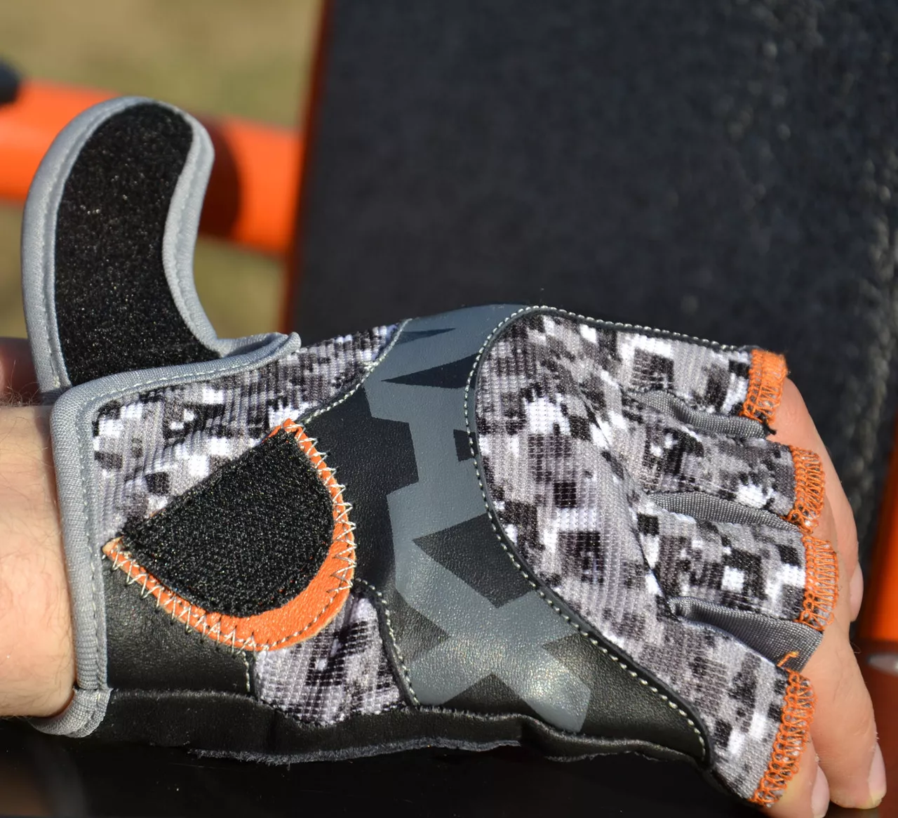 Рукавички для фітнесу MadMax MFG-831 Grey/Digital Camo S