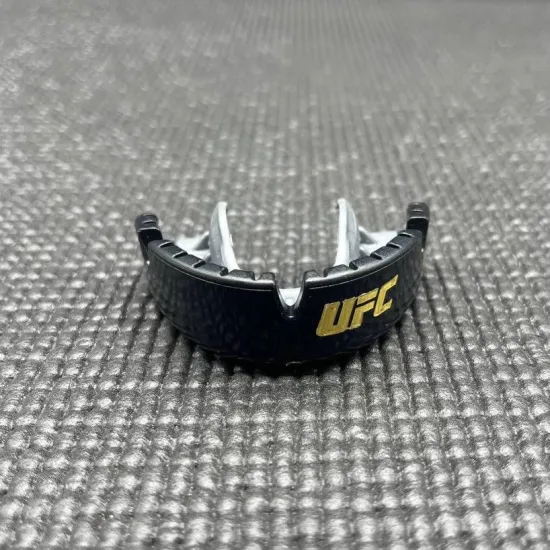 Капа для брекетів OPRO Gold Braces під брекети Blackl/Silver-доросла