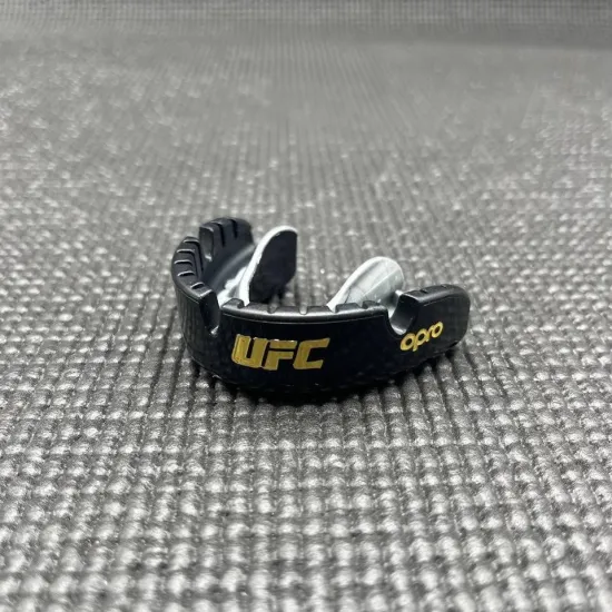 Капа для брекетів OPRO Gold Braces під брекети Blackl/Silver-доросла