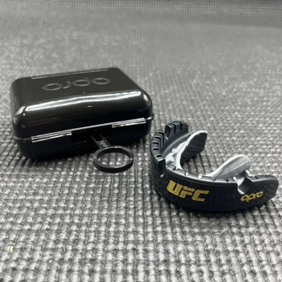 Капа для брекетів OPRO Gold Braces під брекети Blackl/Silver-доросла