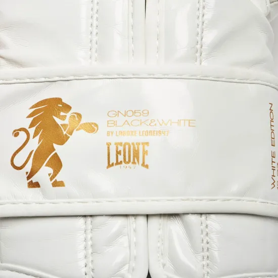 Боксерские перчатки Leone GN059W White/Gold 10 унций (капу в комплекте)