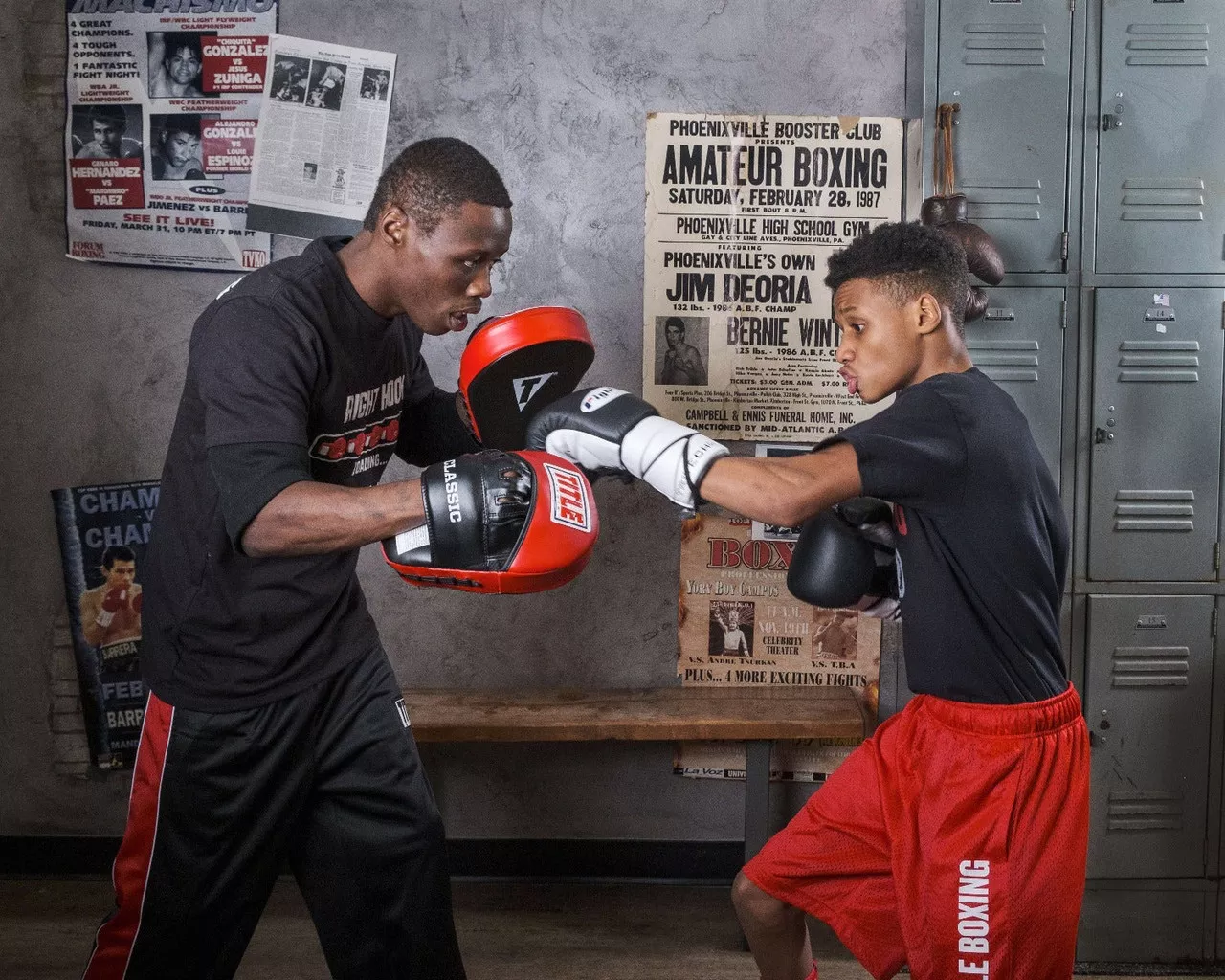 Лапи боксерські TITLE Classic Charge Punch Mitts Black/Red