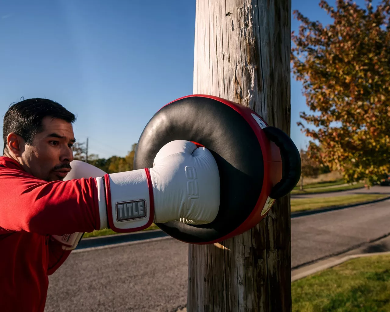 Макивара круглая TITLE Boxing Wrap-Around Stationary Punch Shield Black/Red