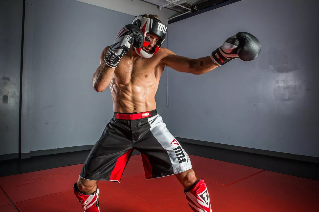 Боксерский шлем TITLE MMA Command Full Black/Red/White M (капа в комплекте)