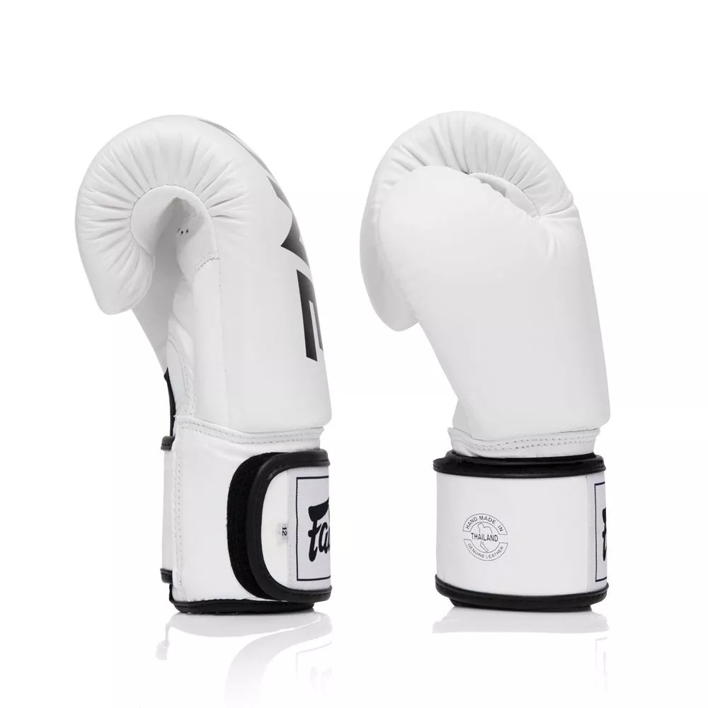 Боксерские перчатки Fairtex BGV1-ONE White 10 унций (бинты в комплекте)