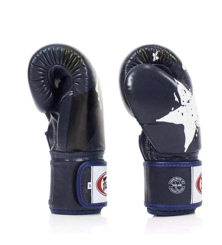 Боксерські рукавиці Fairtex BGV1 Nation Print Blue 10 унцій (бинти в комплекті)