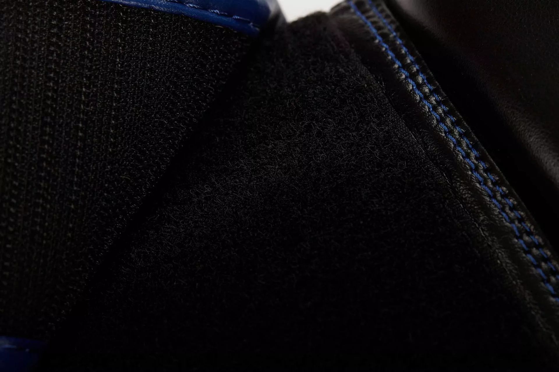 Боксерские перчатки  Adidas Hybrid 80 Black/Blue 10 унций