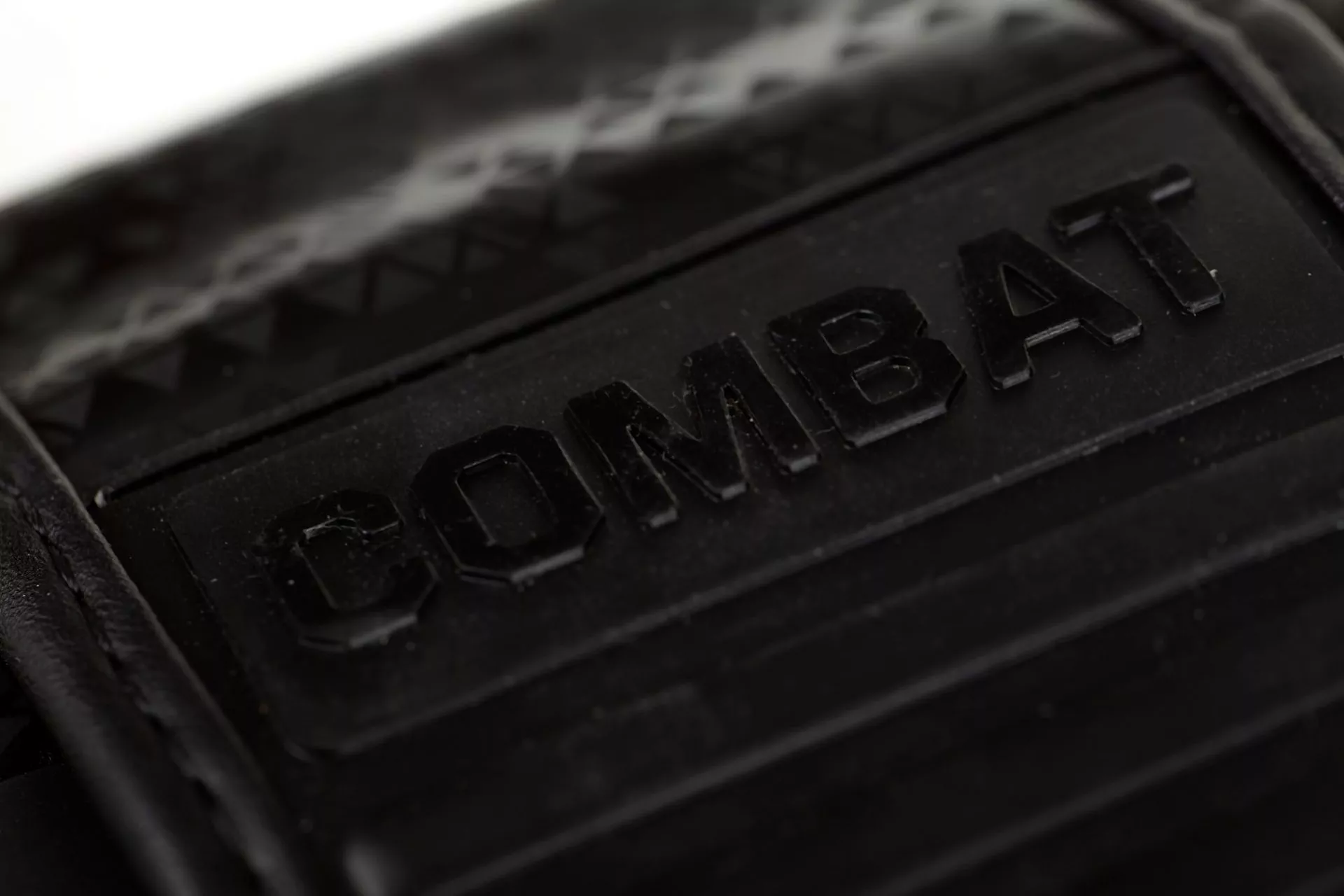 Боксерские перчатки Adidas Combat 50 Черные-10 унций