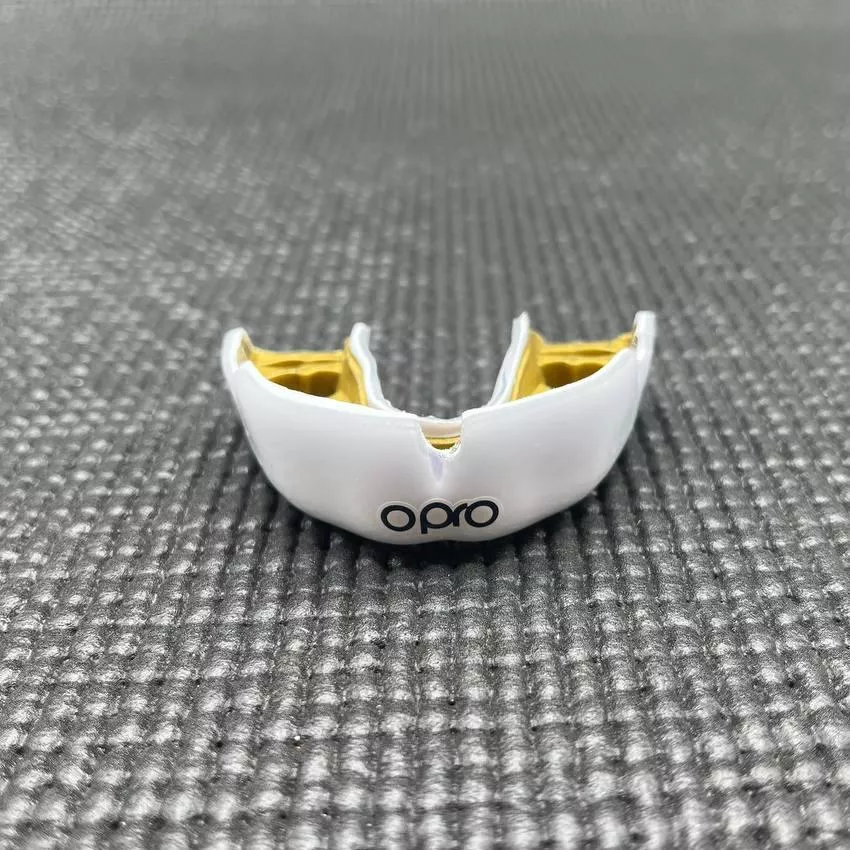 Капа OPRO Instant White/Gold-взрослая