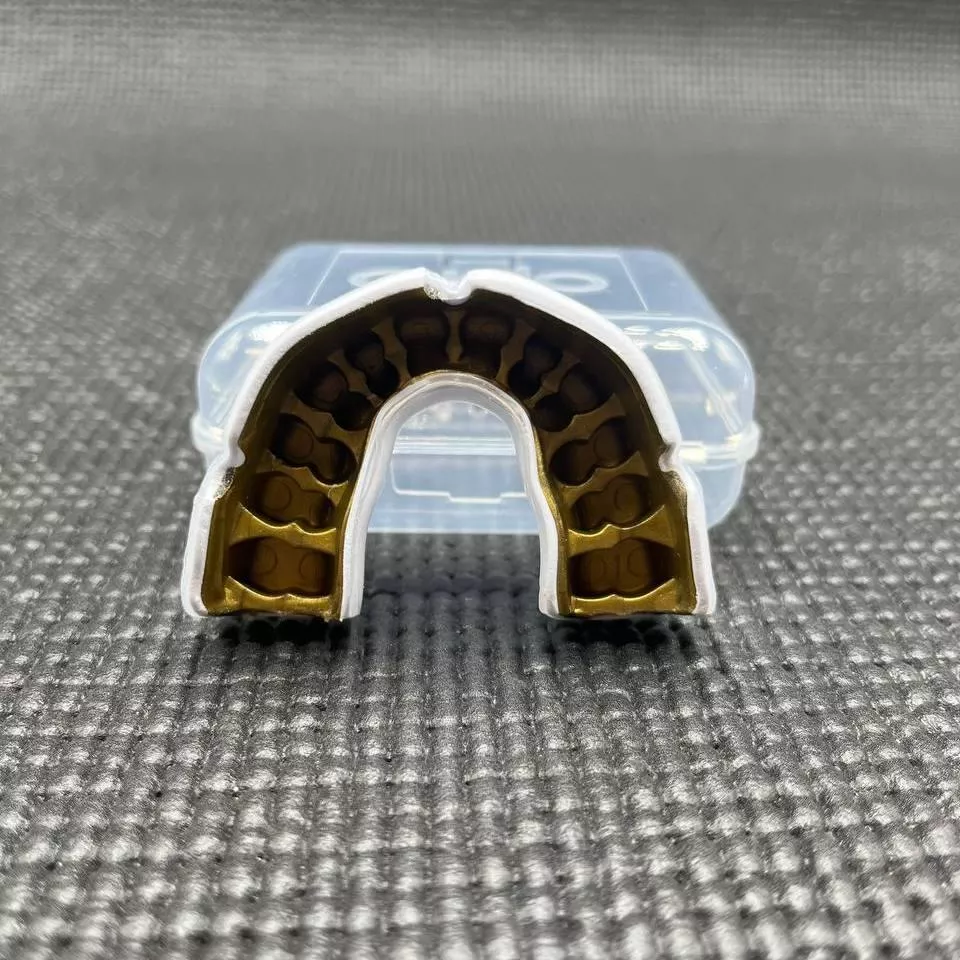 Капа OPRO Instant White/Gold-взрослая