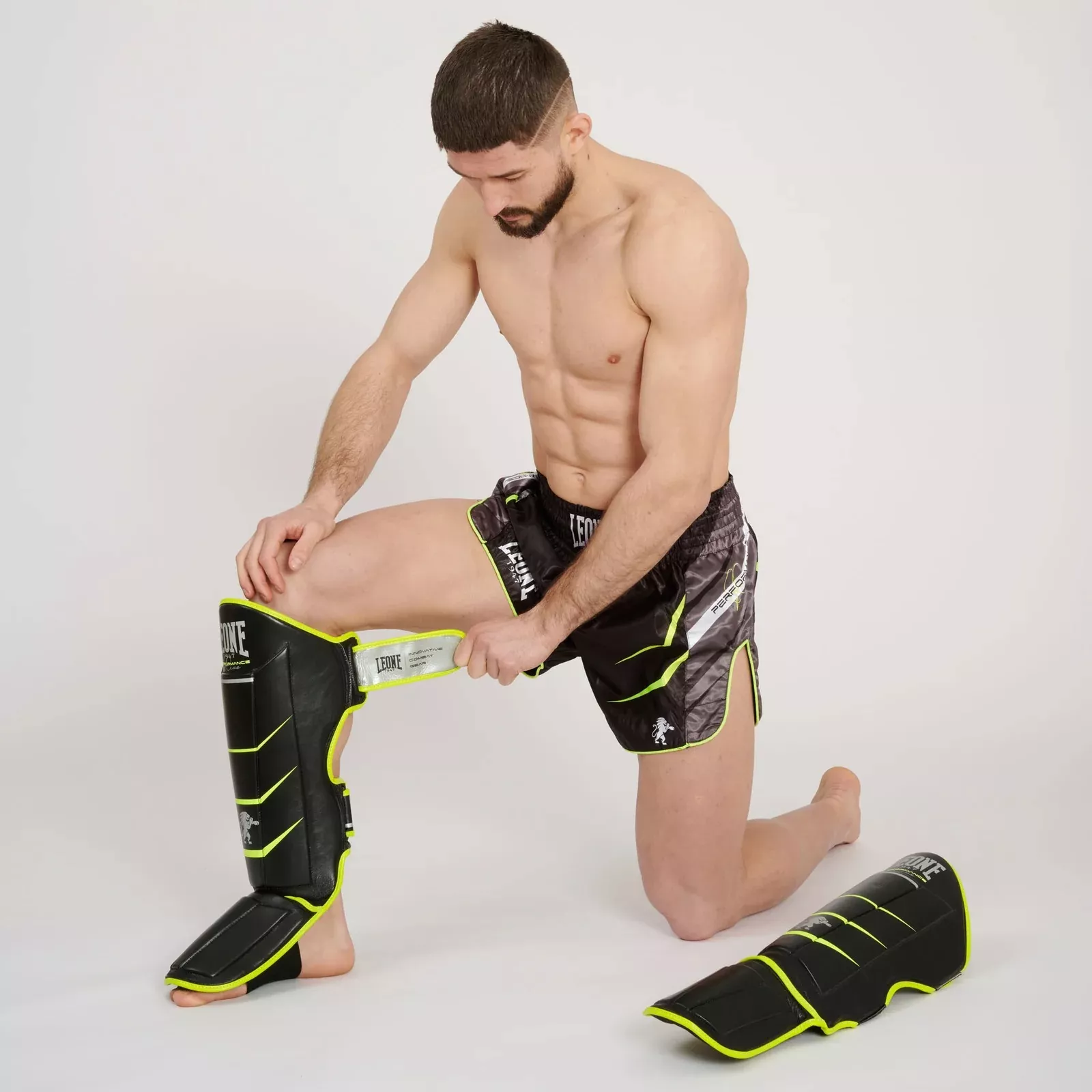 Шорты для тайского бокса Leone Performance Fluo Black XS