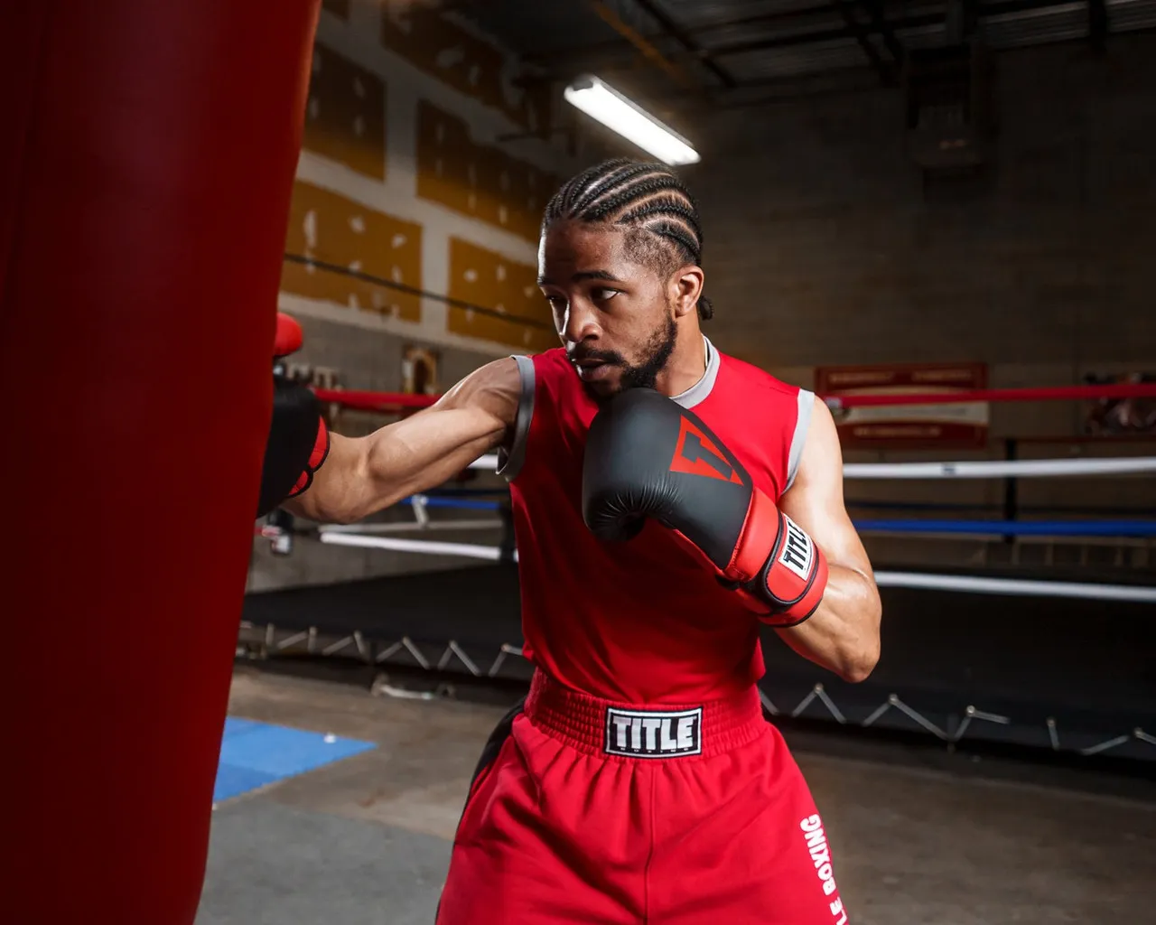Боксерські рукавиці TITLE Boxing Guts and Glory Black/Red S 10oz (бинти 4м. в комплекті)