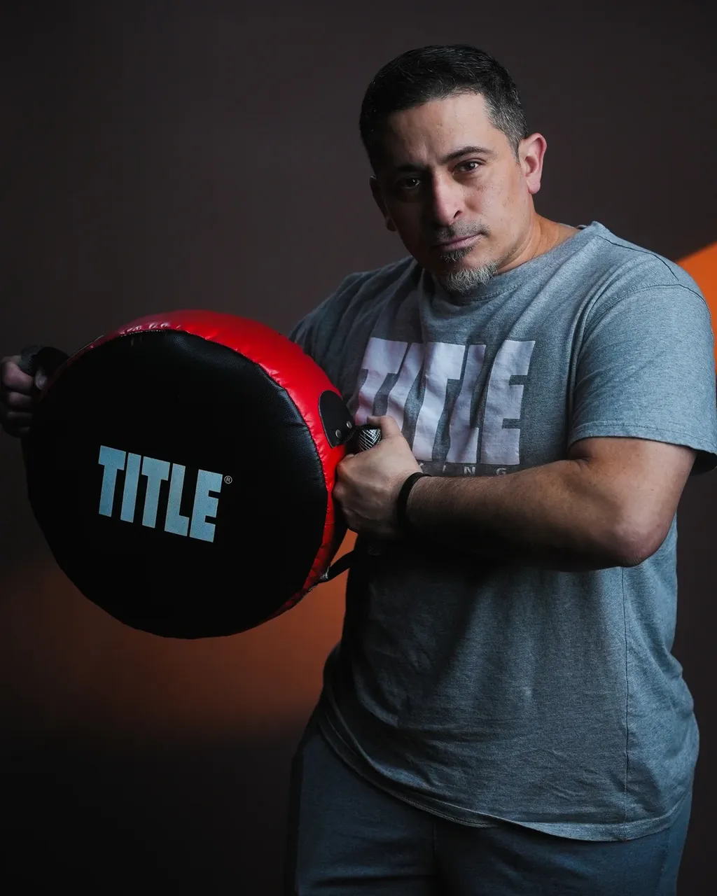 Макивара круглая TITLE Classic Round Punch Shield V2 Red/Black