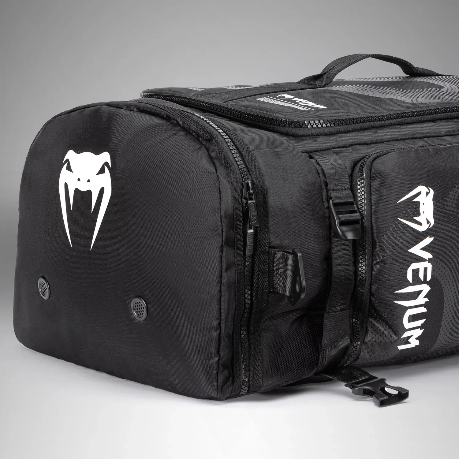 Сумка-рюкзак Venum Shockwave Convertible Sports Bag (60L)-88x35x24см