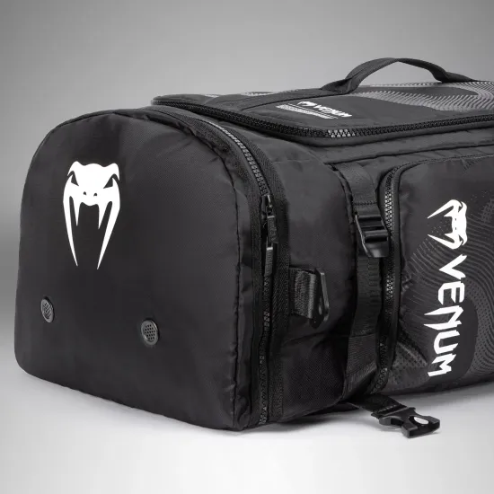 Сумка-рюкзак Venum Shockwave Convertible Sports Bag (48L)-60x33x25см