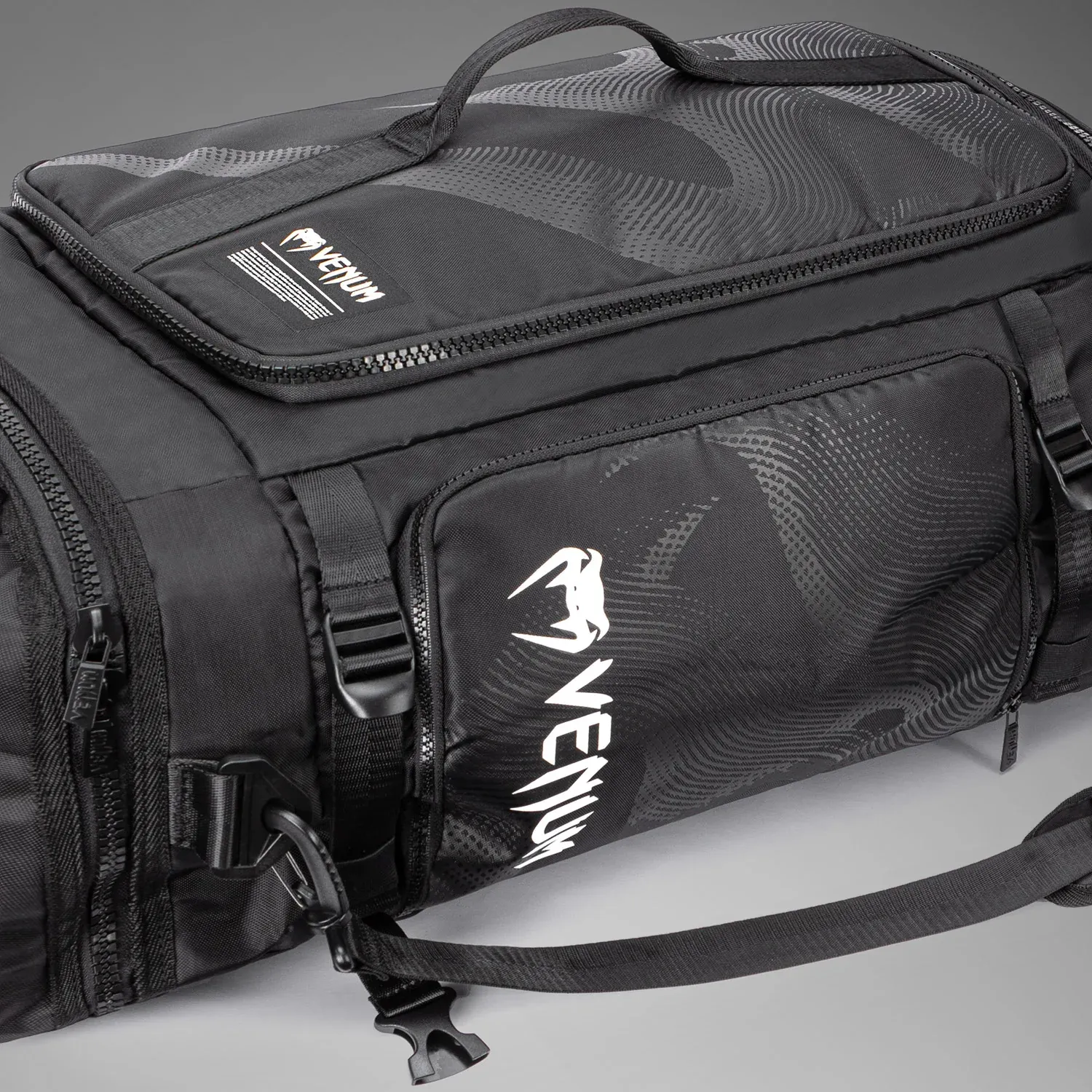 Сумка-рюкзак Venum Shockwave Convertible Sports Bag (60L)-88x35x24см