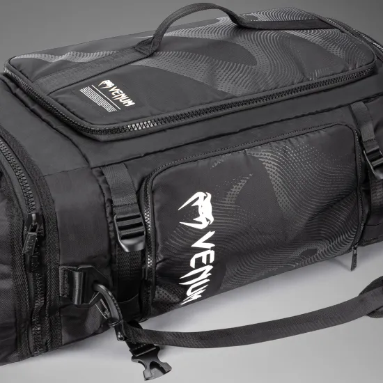 Сумка-рюкзак Venum Shockwave Convertible Sports Bag (48L)-60x33x25см