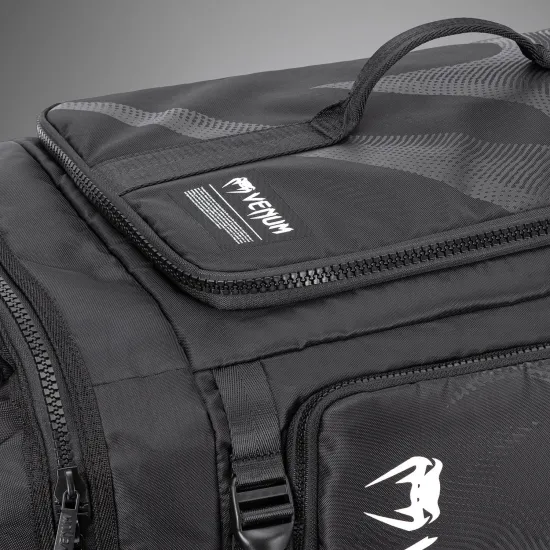 Сумка-рюкзак Venum Shockwave Convertible Sports Bag (48L)-60x33x25см