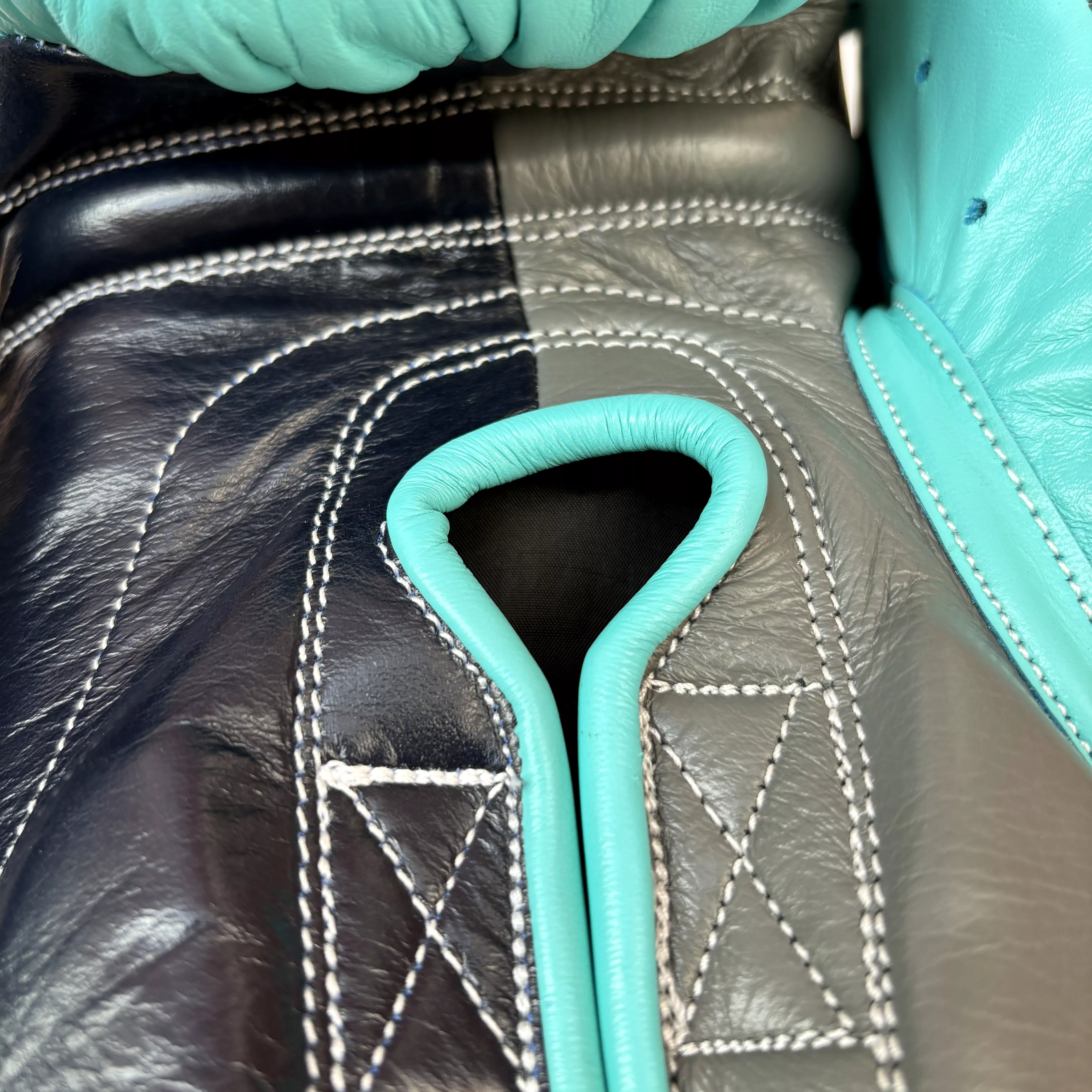 Боксерські рукавички Sabas ProSeries Hook and Loop 12 унцій