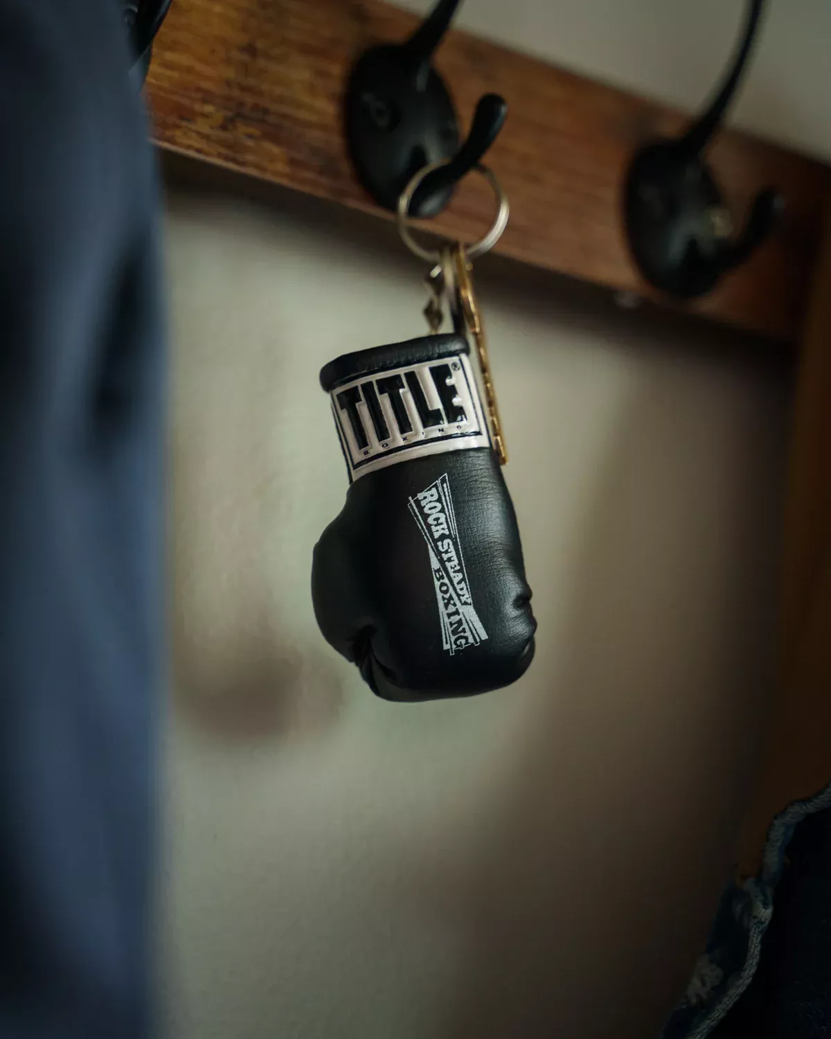 Брелок перчатка TITLE Boxing Rock Steady Glove Keyring