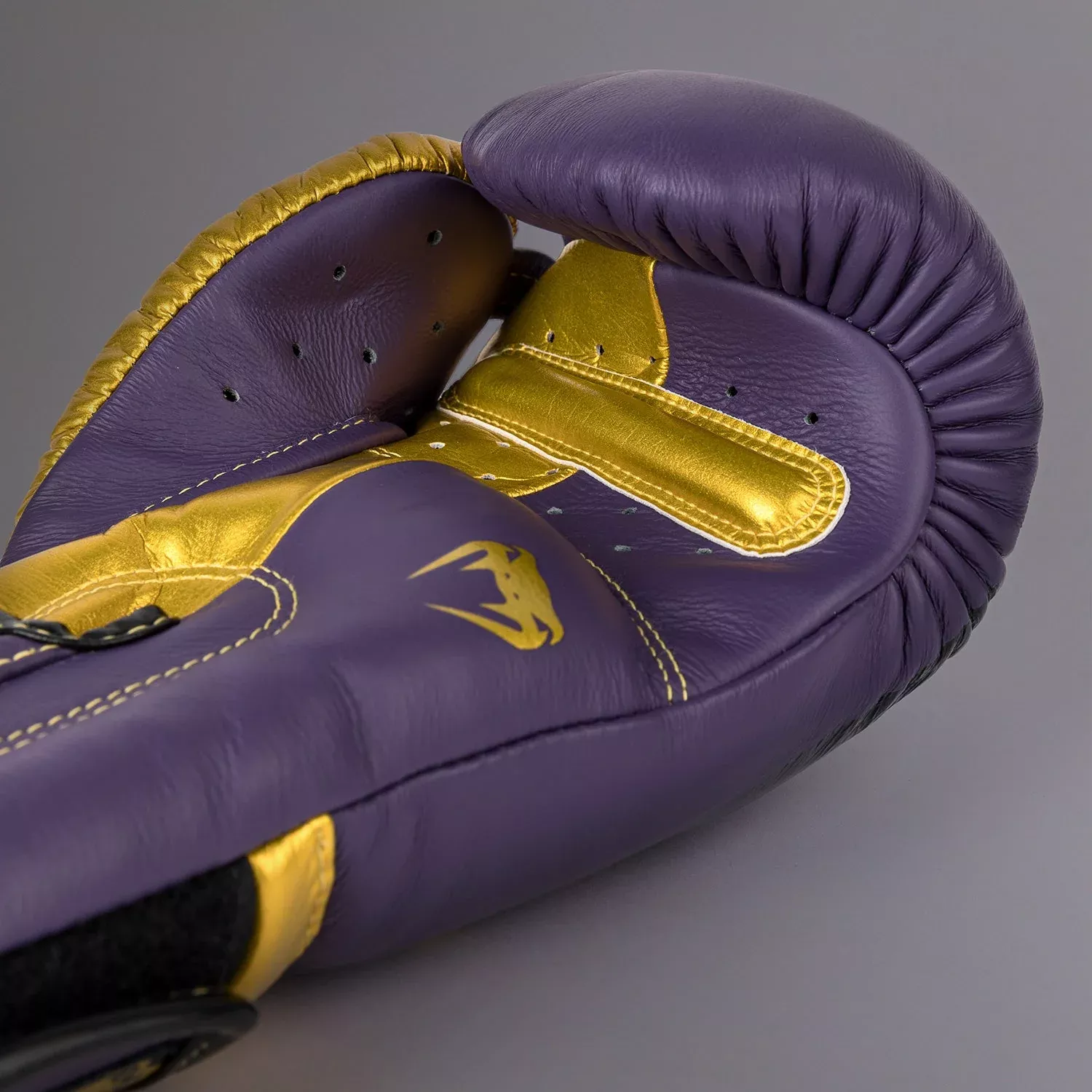 Боксерські рукавички Venum Giant 3.0 Boxing Gloves Dark Purple/Gold-10