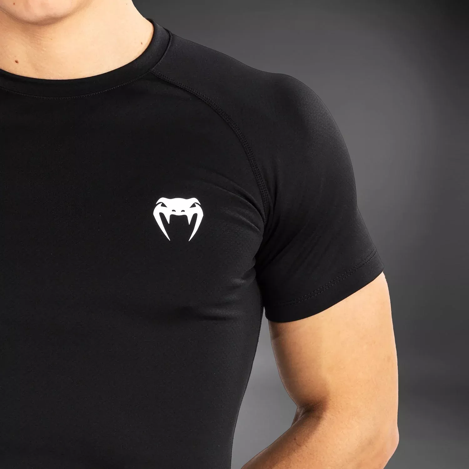 Рашгард Venum Contender Men’s Short Sleeve Rashguard Black/White-S