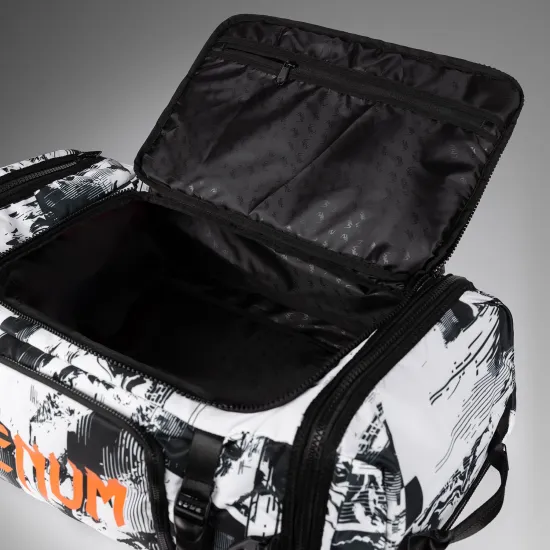 Сумка-рюкзак UFC Zenith by Venum Authentic Fight Week White Gear Bag-58х31х22см