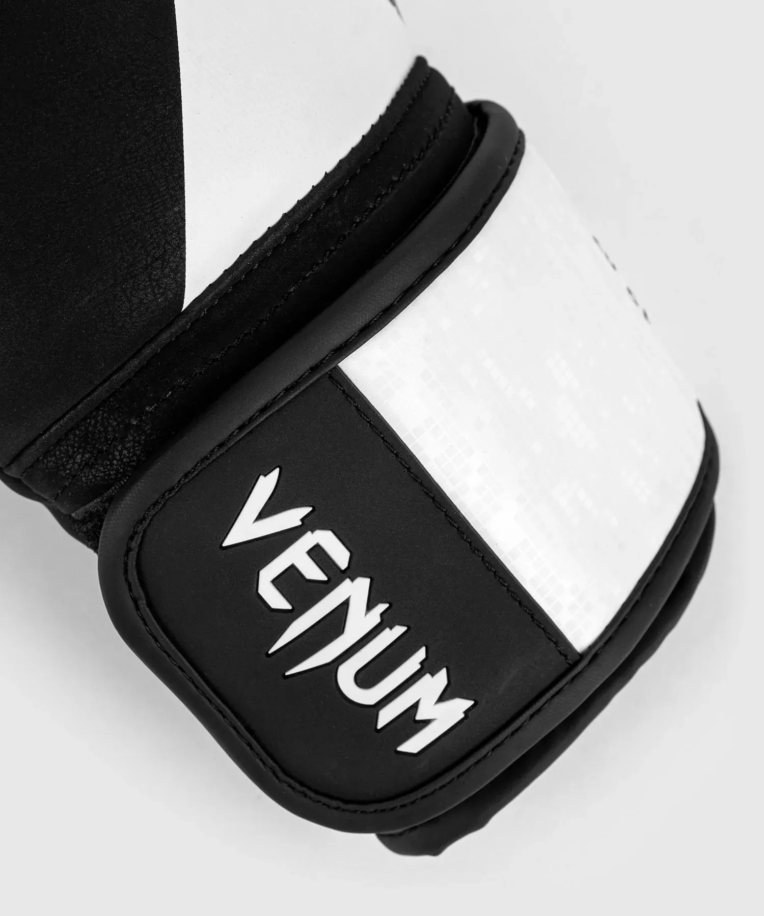 Боксерские перчатки Venum Legacy Boxing Gloves-10