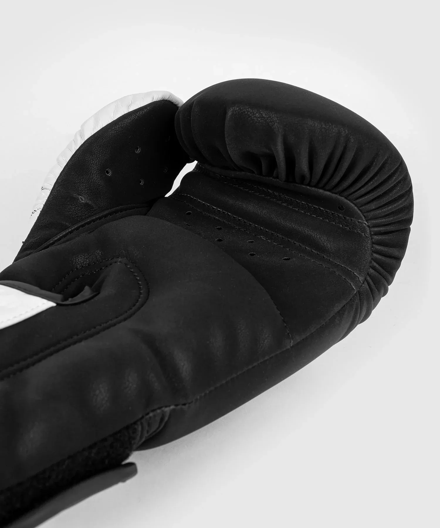 Боксерские перчатки Venum Legacy Boxing Gloves-10