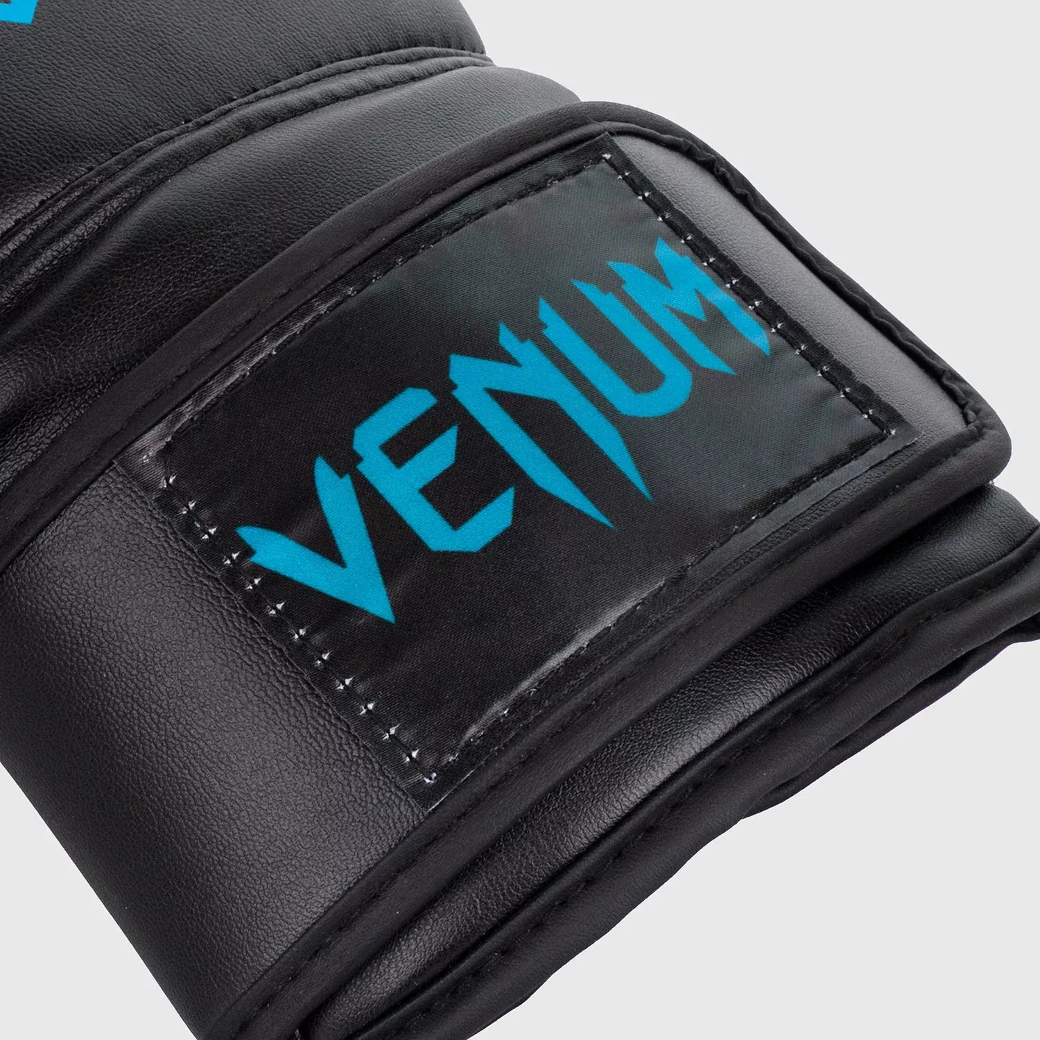 Боксерские перчатки Venum Contender Black/Cyan 10 унций