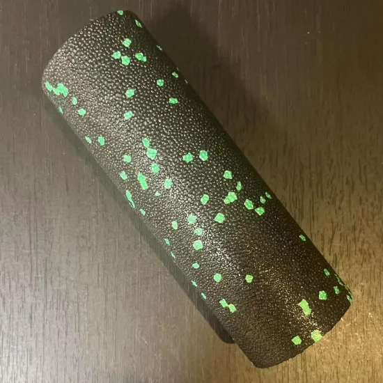 Масажний ролик (роллер) гладкий PowerPlay PP-4346 Mini EPP Foam Roller Чорно/Зелений (15x5,3см.)