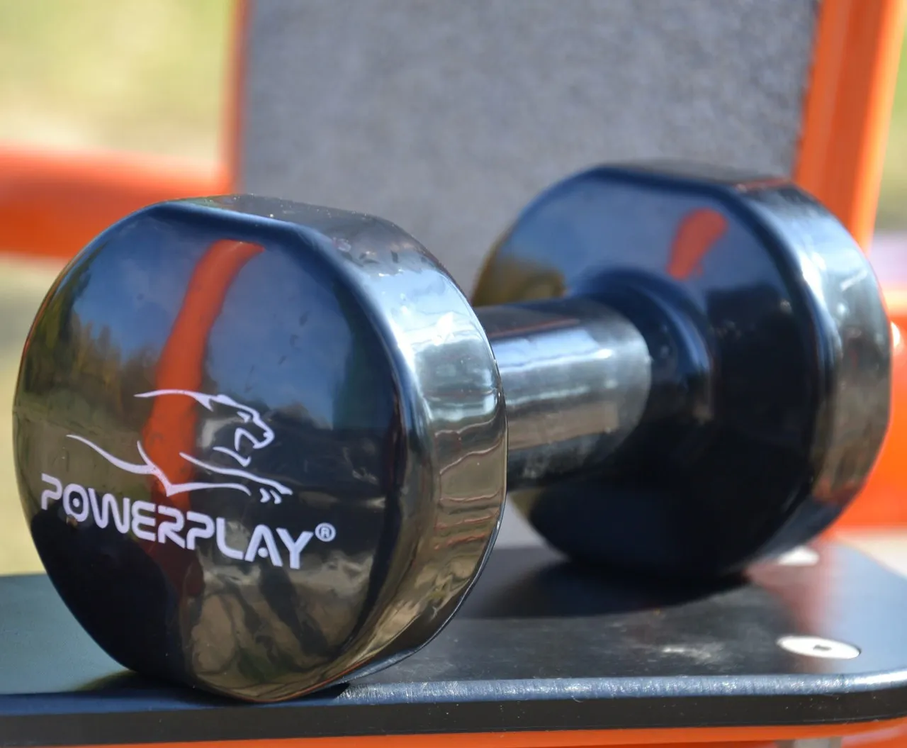 Гантель виниловая PowerPlay 1кг PP_4121 Черная (1шт.)