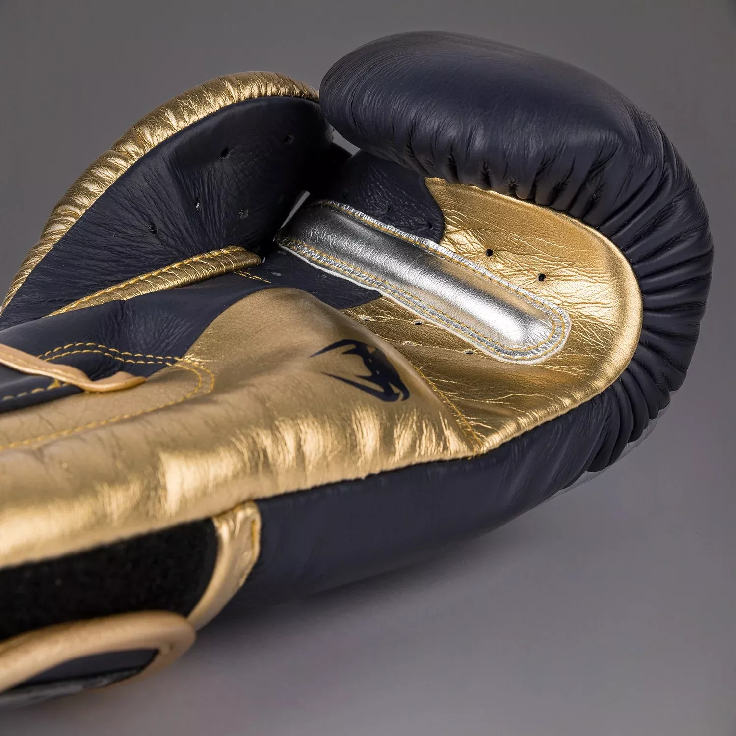 Боксерські рукавички Venum Giant 3.0 Boxing Gloves Navy/Gold-10