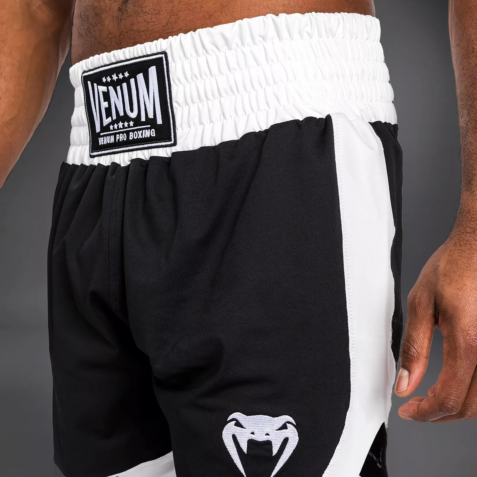 Боксерські шорти Venum Classic Boxing Shorts Black/White-S