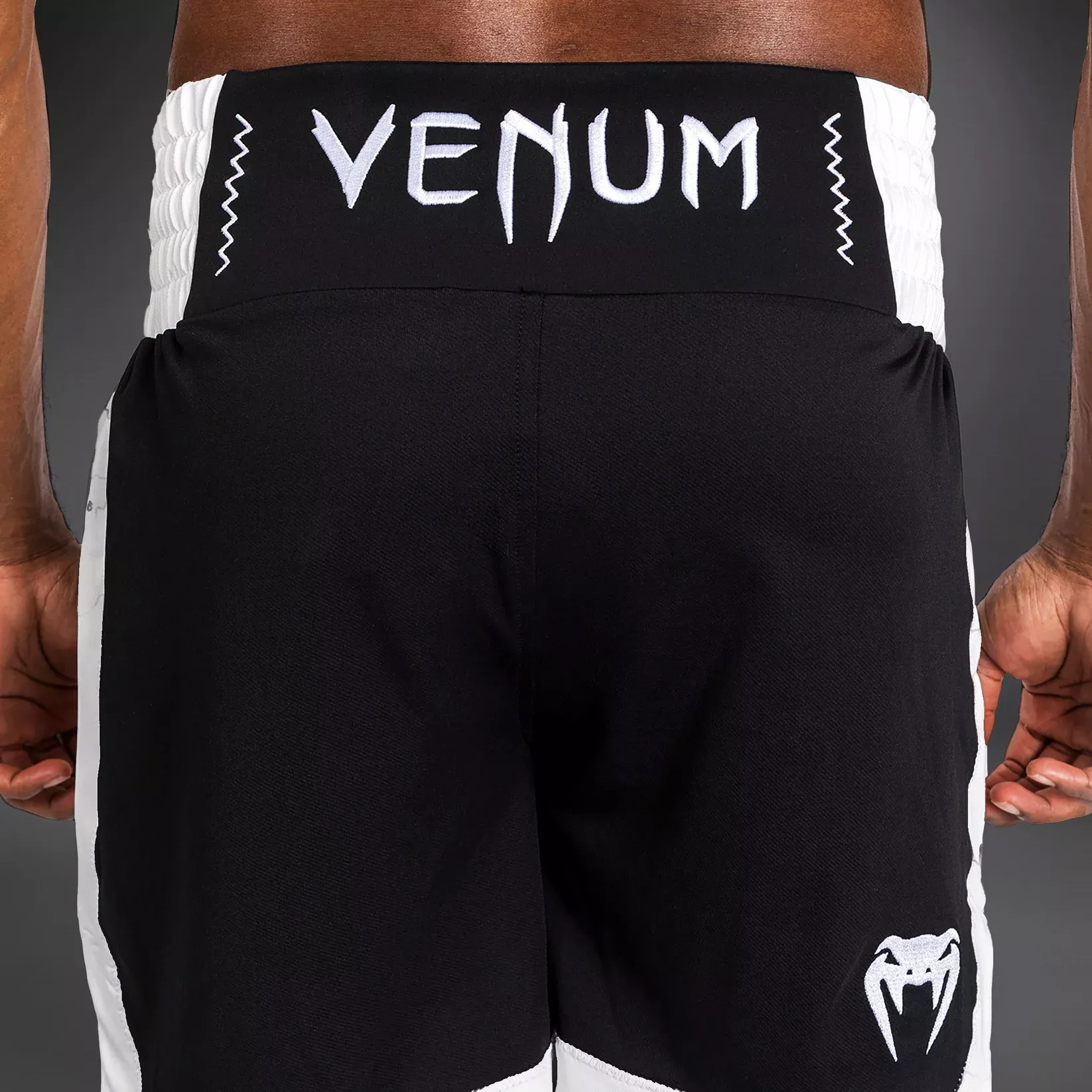 Боксерські шорти Venum Classic Boxing Shorts Black/White-S