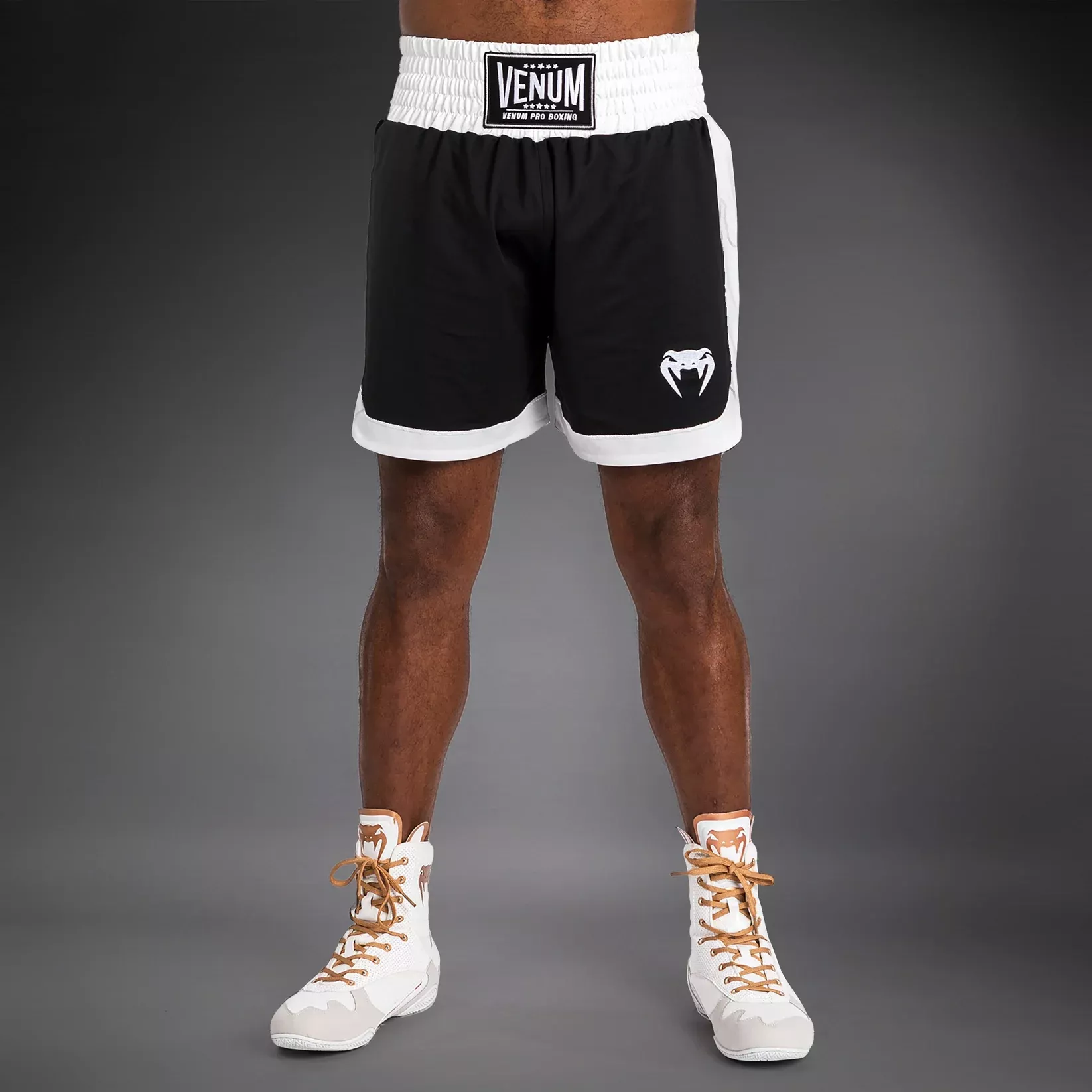 Боксерські шорти Venum Classic Boxing Shorts Black/White-S