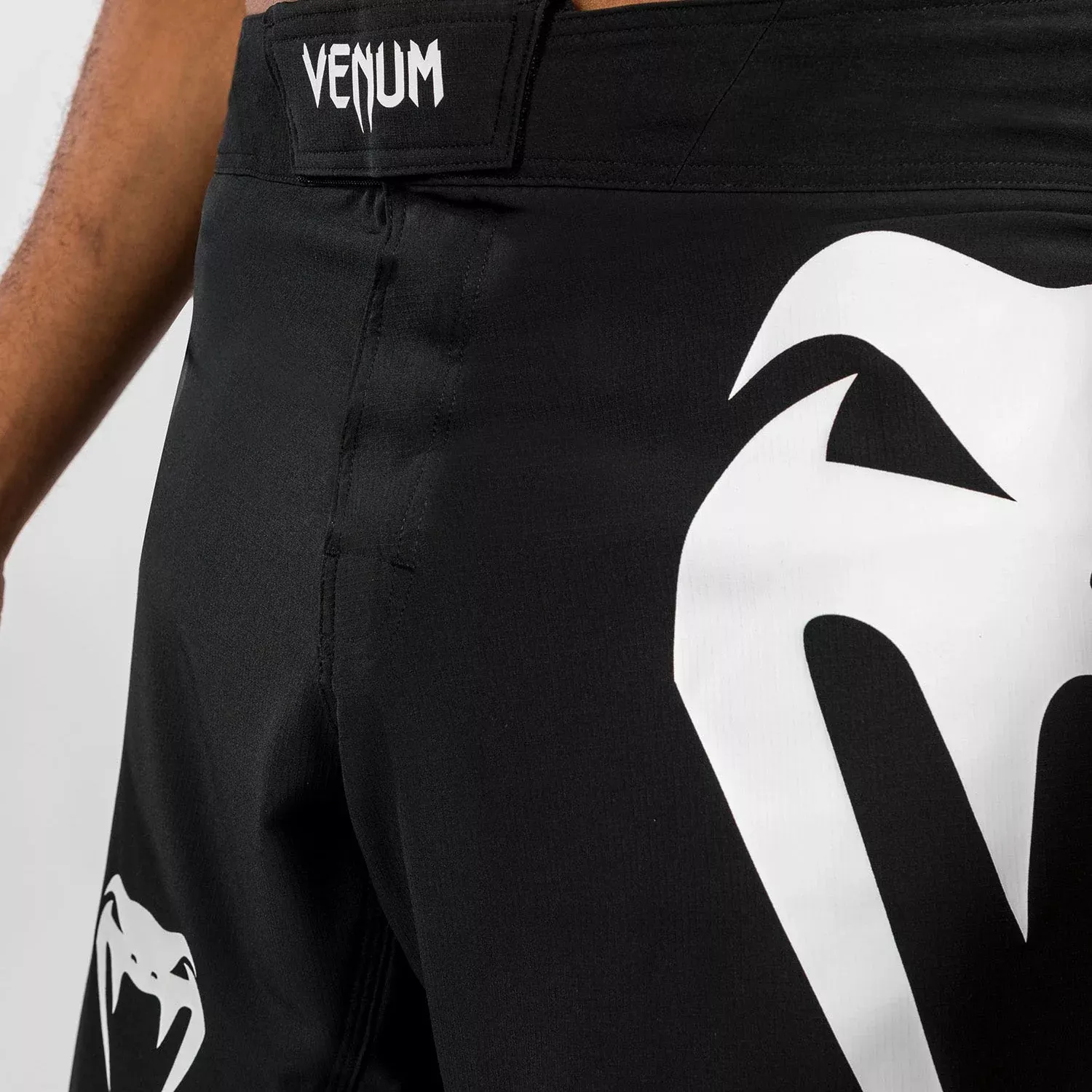 Шорти ММА Venum Light 5.0 Fightshort Black/White-S