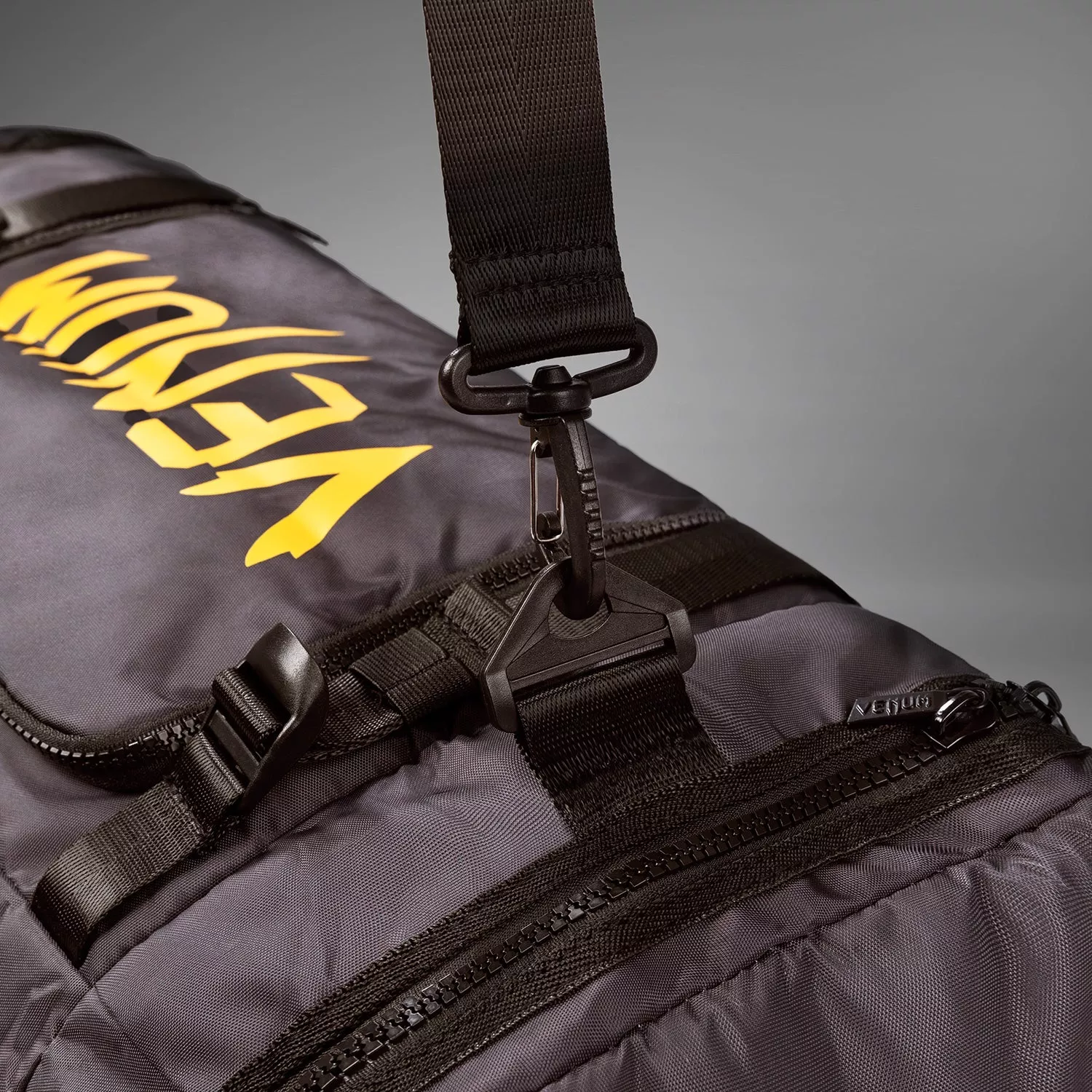 Сумка-рюкзак UFC Fusion by Venum Authentic Fight Week Duffle Bag Earthen Brown-58х31х22см