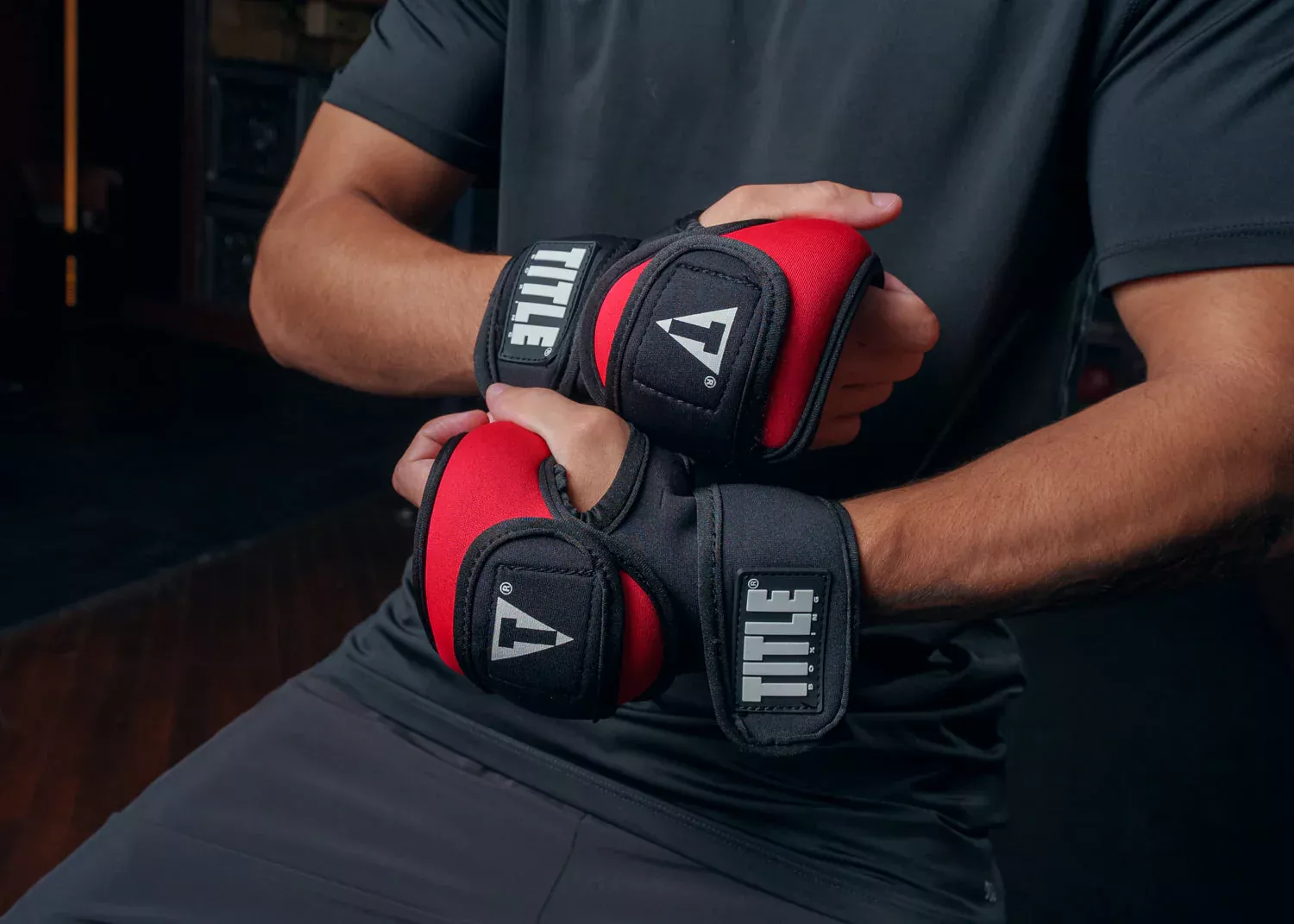 Обтяжувачі для рук TITLE Boxing Deluxe Weighted Gloves 2.0