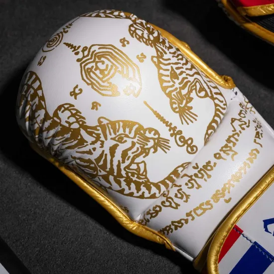 Перчатки для ММА Phantom Muay Thai White Gold S/M (капа в подарок)