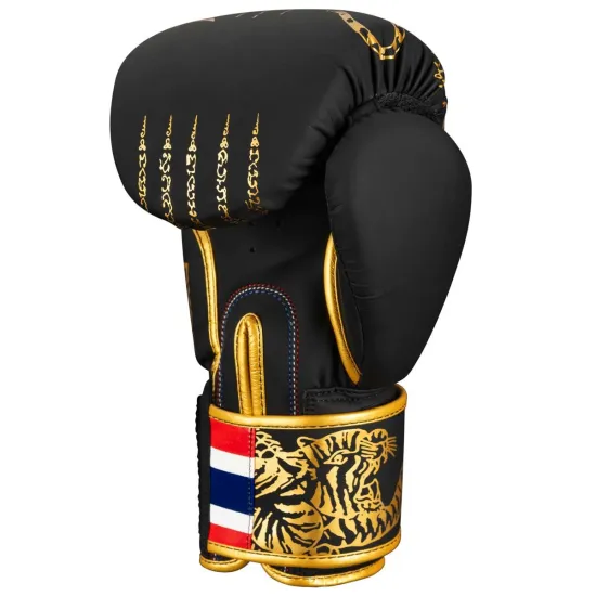 Боксерские перчатки Phantom Muay Thai Black Gold 10 унций (Бинты 4м. в подарок)