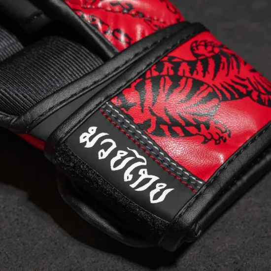 Перчатки для ММА Phantom Muay Thai Red S/M (капа в подарок)