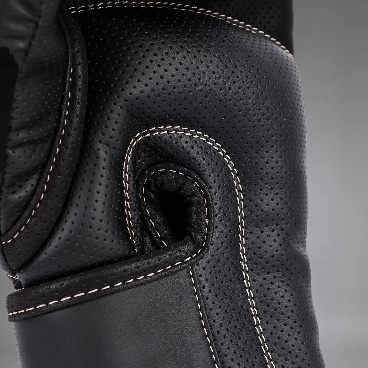 Боксерські рукавички Venum Impact Evo Boxing Gloves Black-10 унцій