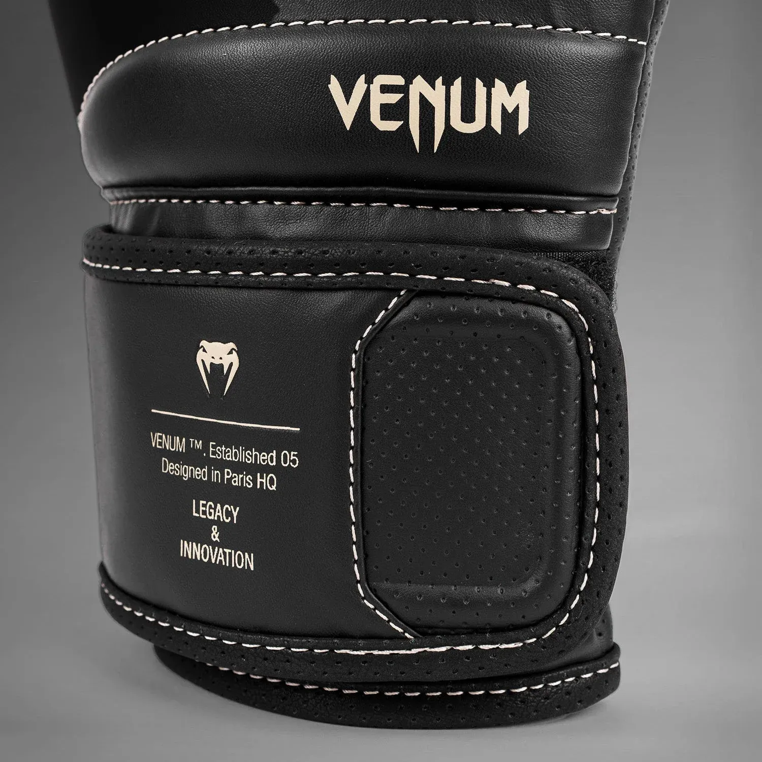Боксерські рукавички Venum Impact Evo Boxing Gloves Black-10 унцій