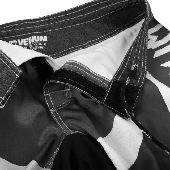 Шорты ММА Venum Predator Fightshorts Black/White-L