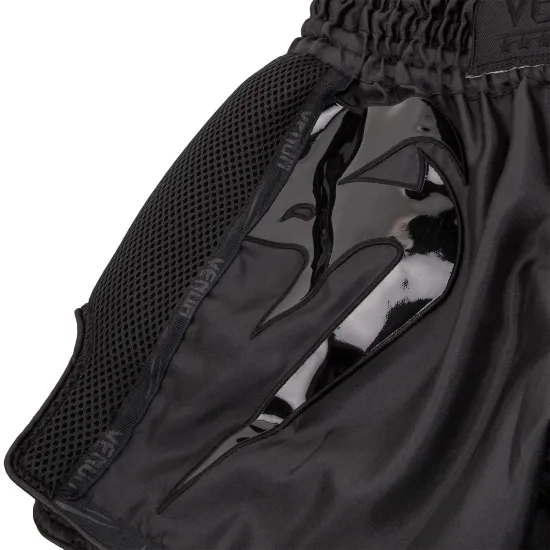 Шорти для тайського боксу Venum Giant Muay Thai Shorts Black S
