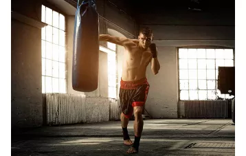 Тренировки по боксу в домашних условиях: основы и пошаговое руководство